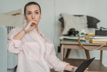 Cleaning Routine for Working Moms in Scottsdale: How to Keep Your Home Clean Without Burning Out