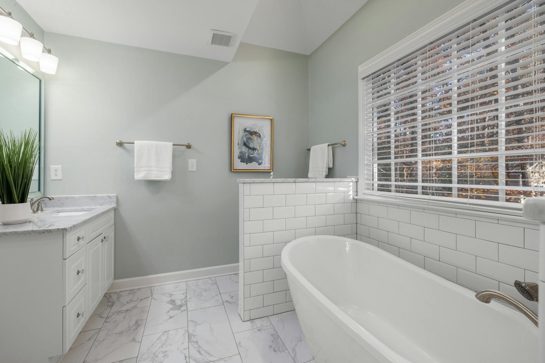 Cleaning Routine for Working Moms in Scottsdale: How to Keep Your Home Clean Without Burning Out