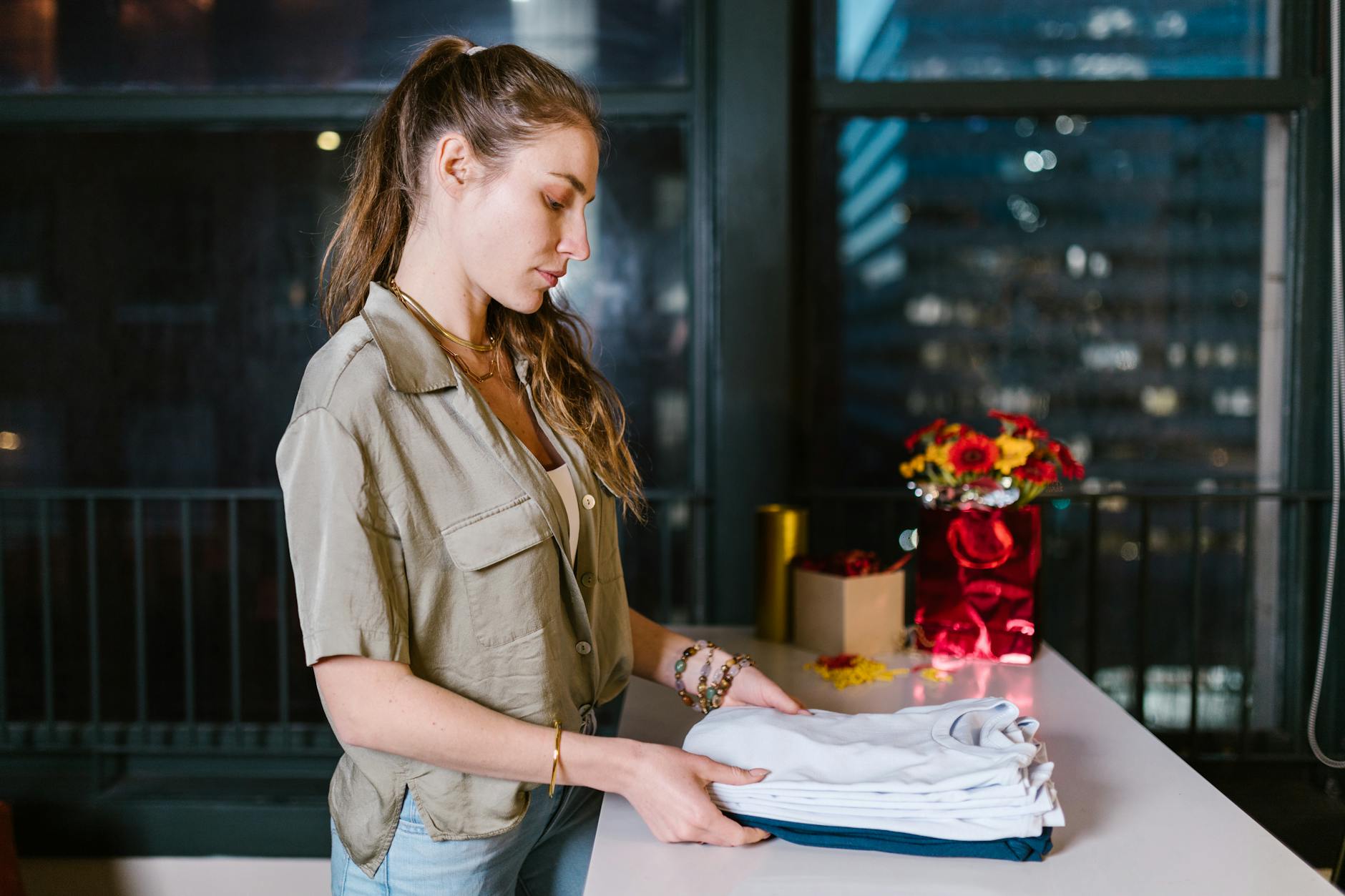 Microfiber vs. Cotton Cloths for Cleaning in Denver: Which One Actually Works Better?