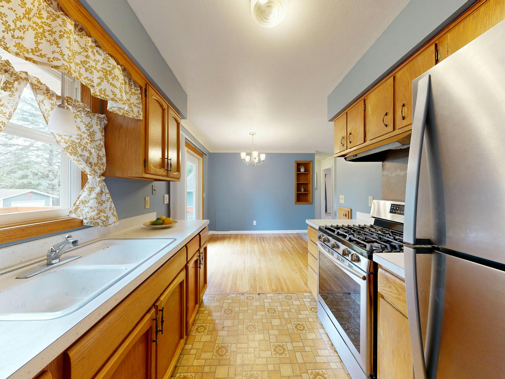 Microfiber vs. Cotton Cloths for Cleaning in Salt Lake City: Which One Actually Works Better?