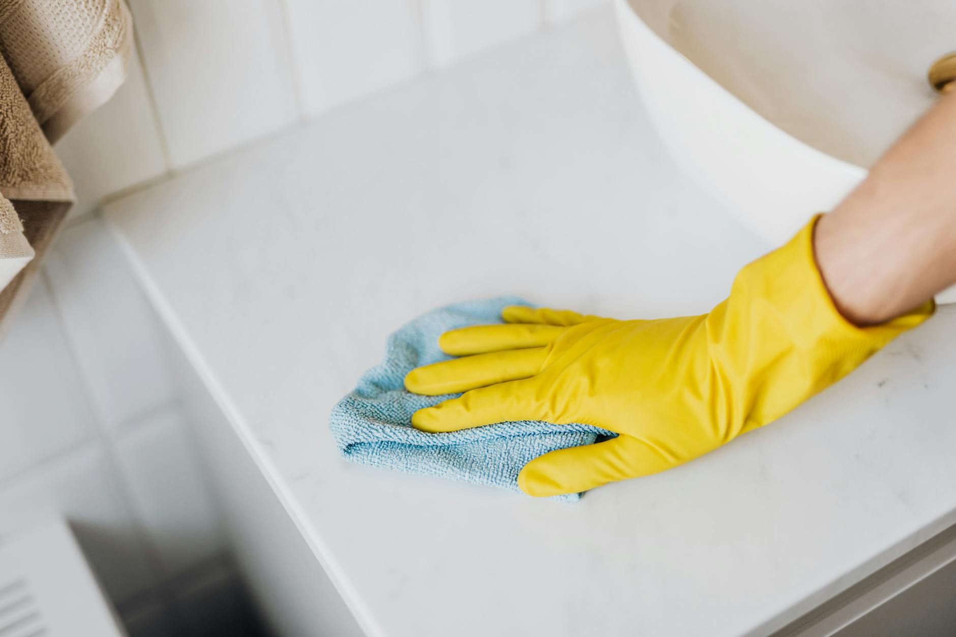 The Old-School Cleaning Method Coming Back in 2026 (And Why Baking Soda Is the Star)