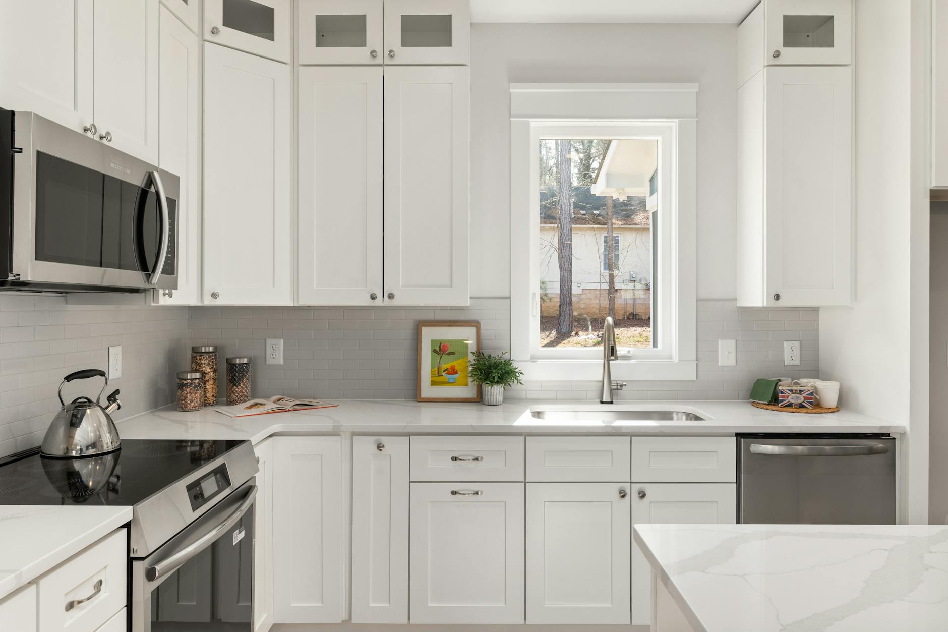 Ultimate Kitchen Cleaning Checklist for a Shiny, Spotless Home