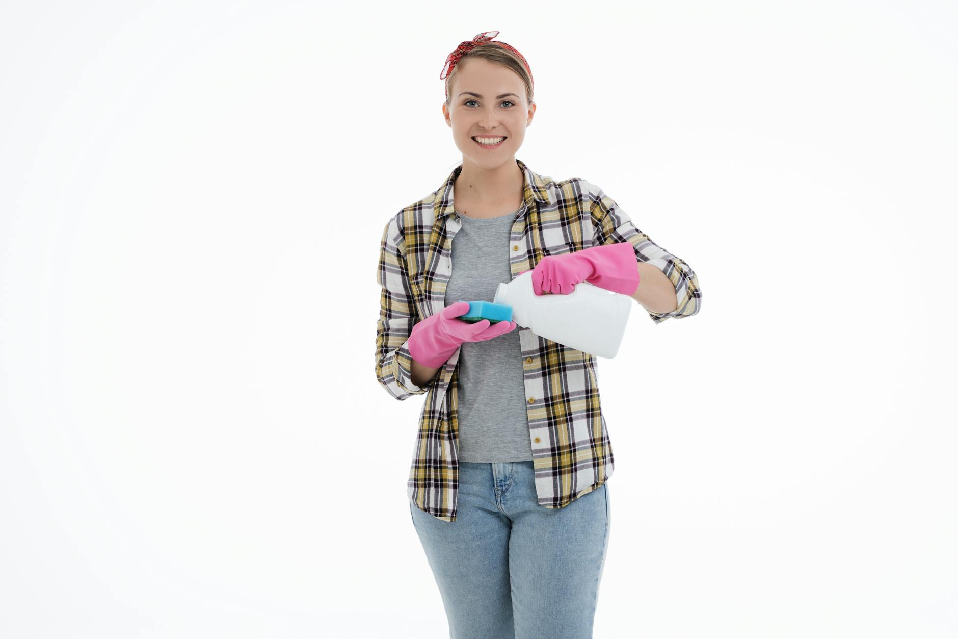 Professional Deep Clean vs. Regular Maid Service: What's the Difference?