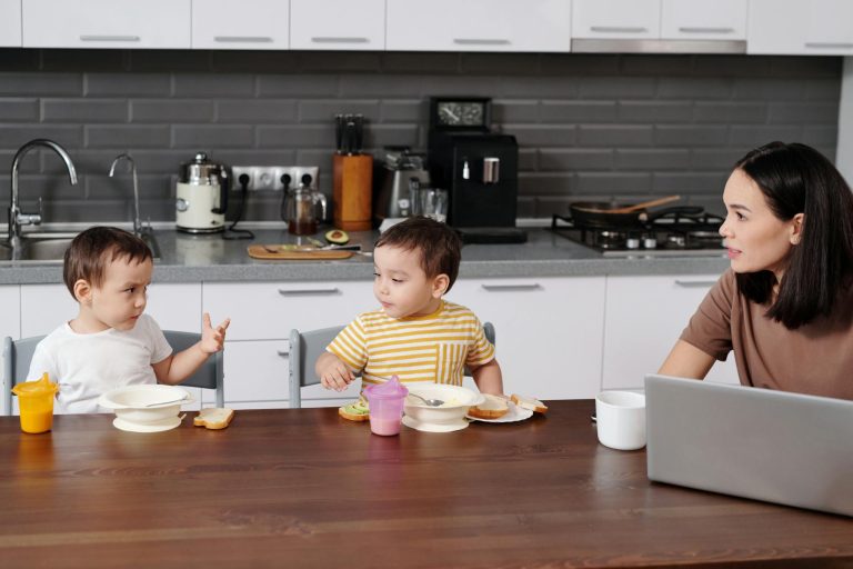 Weekly House Cleaning Routine for Busy Parents in Mesa