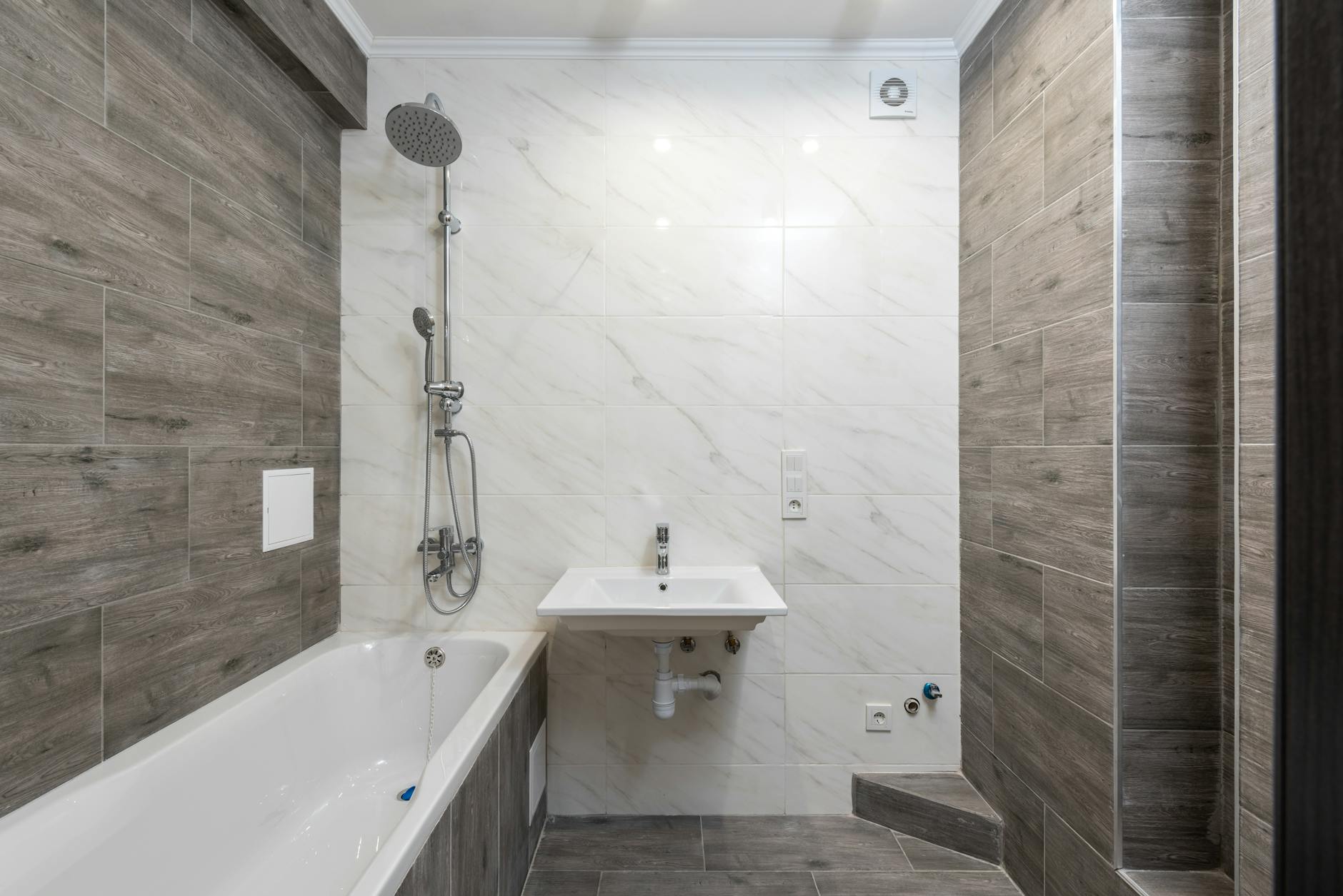 Bathroom Deep Cleaning Guide for Tucson Homes