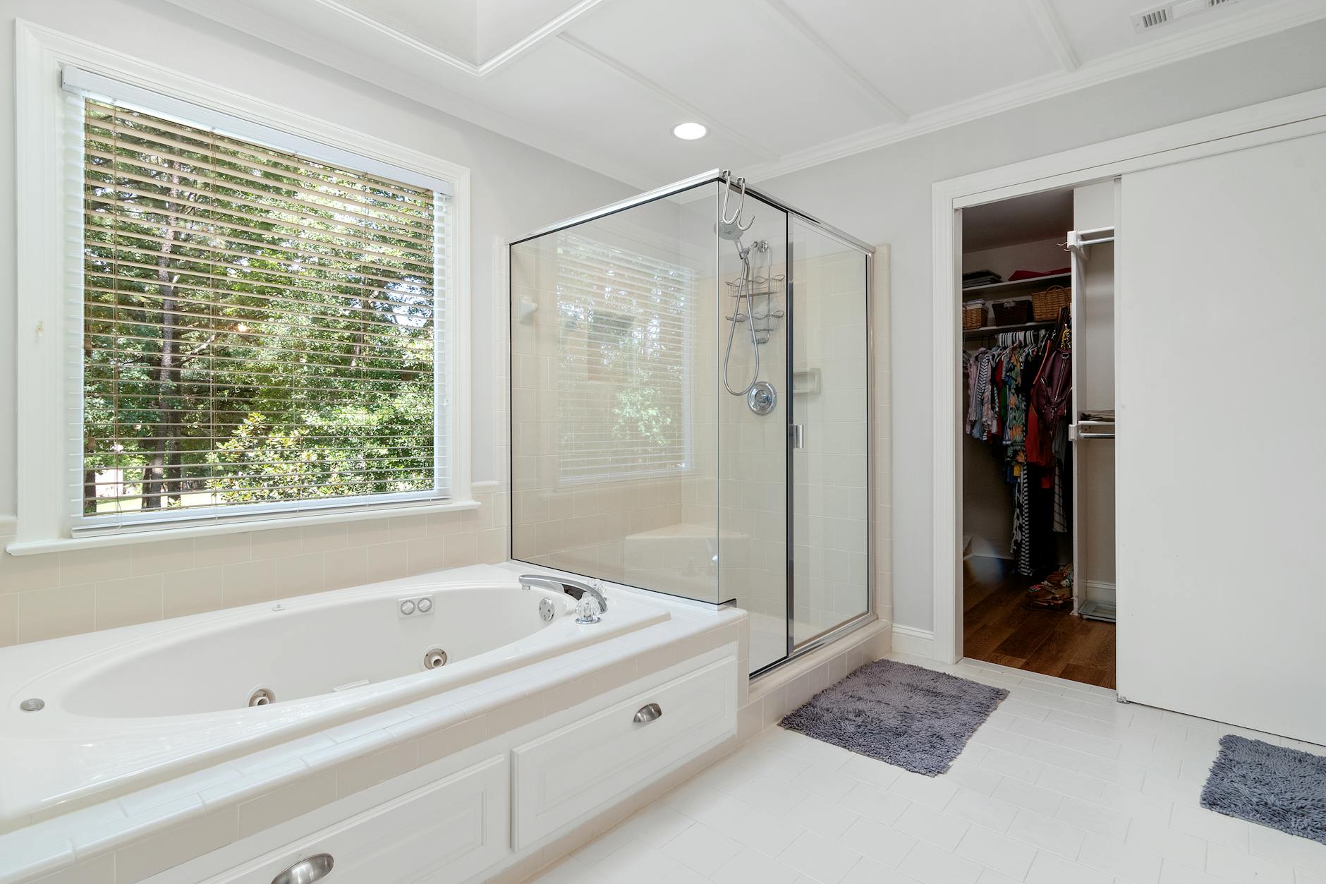 How to Clean a Bathroom: The Ultimate Step-by-Step Guide