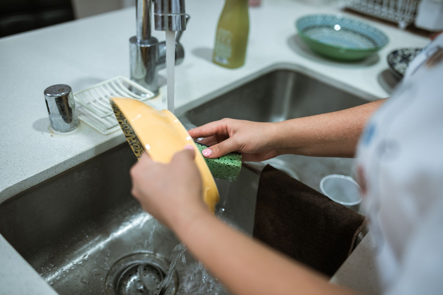 How to Clean a Bathroom: The Ultimate Step-by-Step Guide