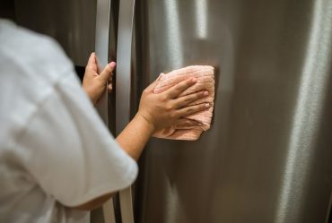 Microfiber vs. Cotton Cloths for Cleaning: Which One Actually Works Better?