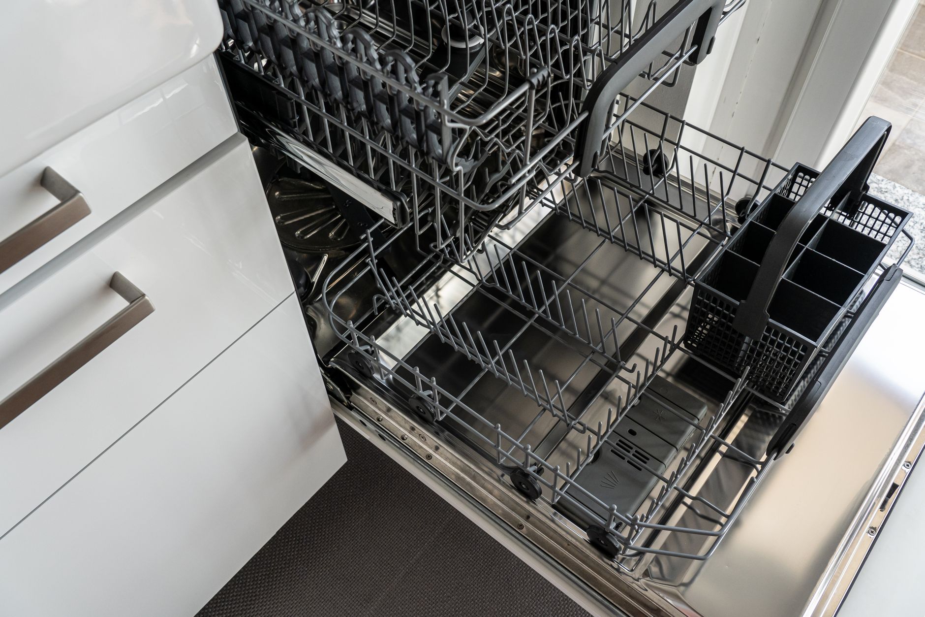 How to Clean a Dishwasher Step by Step in Phoenix