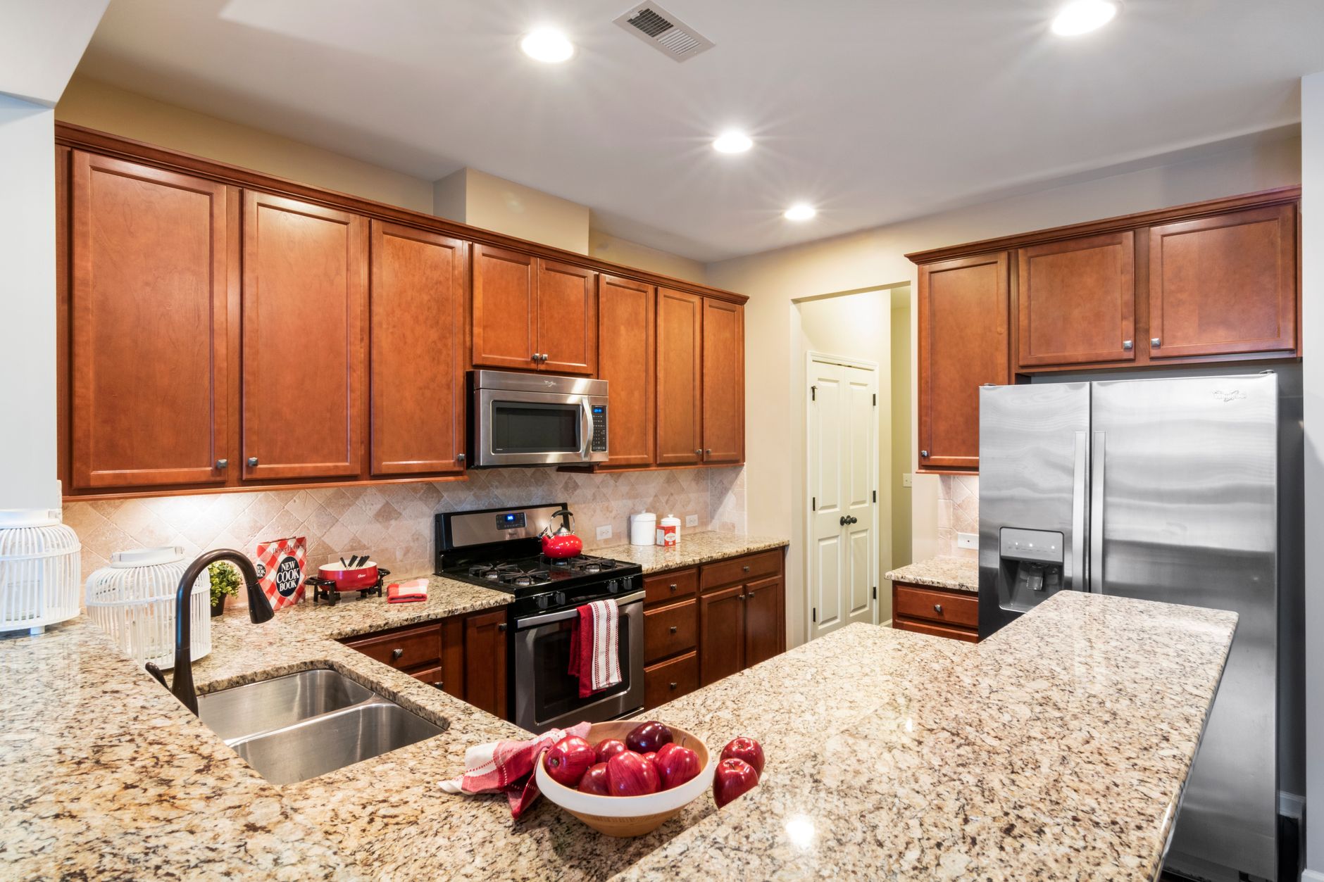 Green Clean: Natural Cleaning Solutions for Every Room of Your Scottsdale Home