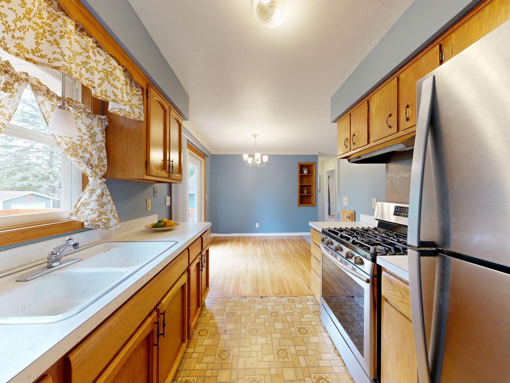 How to Deep Clean Your Kitchen From Top to Bottom