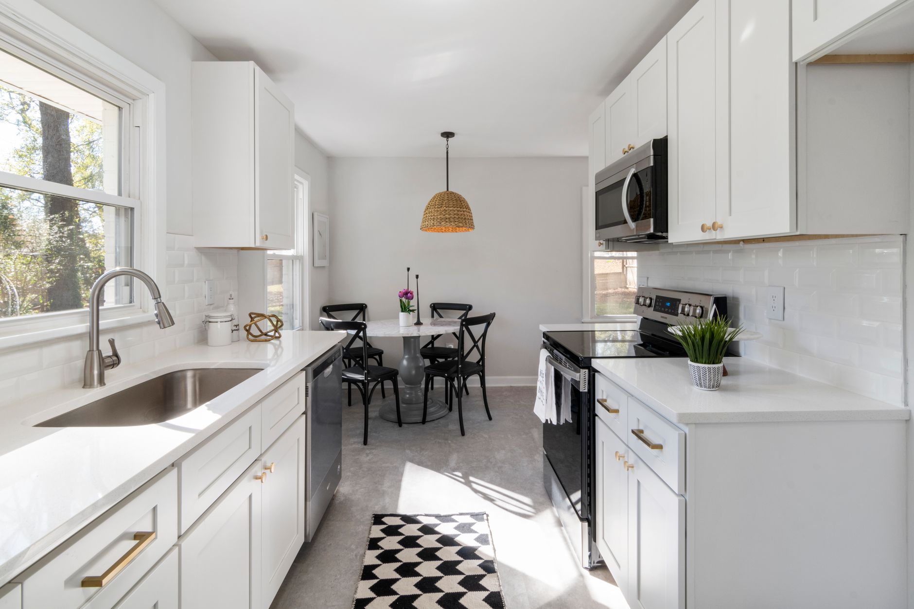 Steam Mop vs. Traditional Mop: Which Wins for Santa Fe Homes?